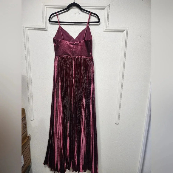 Lulu's Exceptional Sophistication Burgundy Satin Pleated Maxi Dress S Wedding - Picture 8 of 8